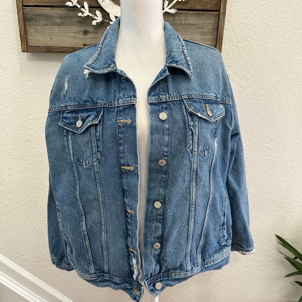 Old Navy Boyfriend trucker distressed denim jean jacket ladies Large